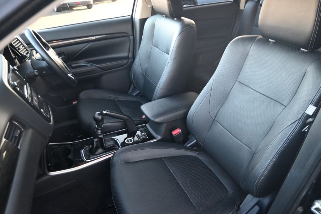 Used Mitsubishi Outlander 2017 for sale - 76840981: Photo 39