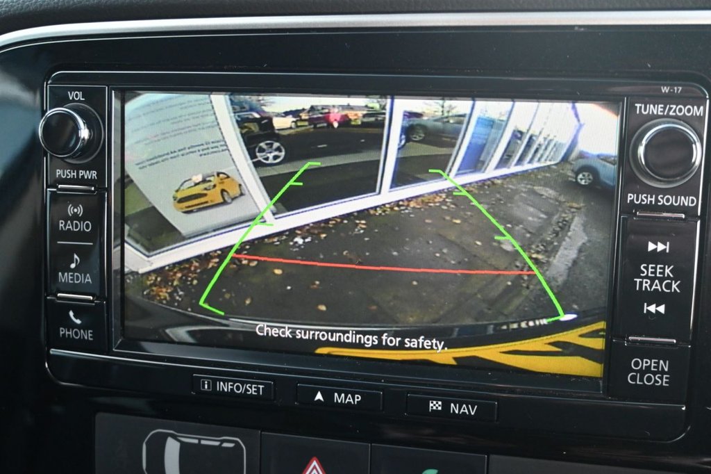 Used Mitsubishi Outlander 2017 for sale - 76840981: Photo 9