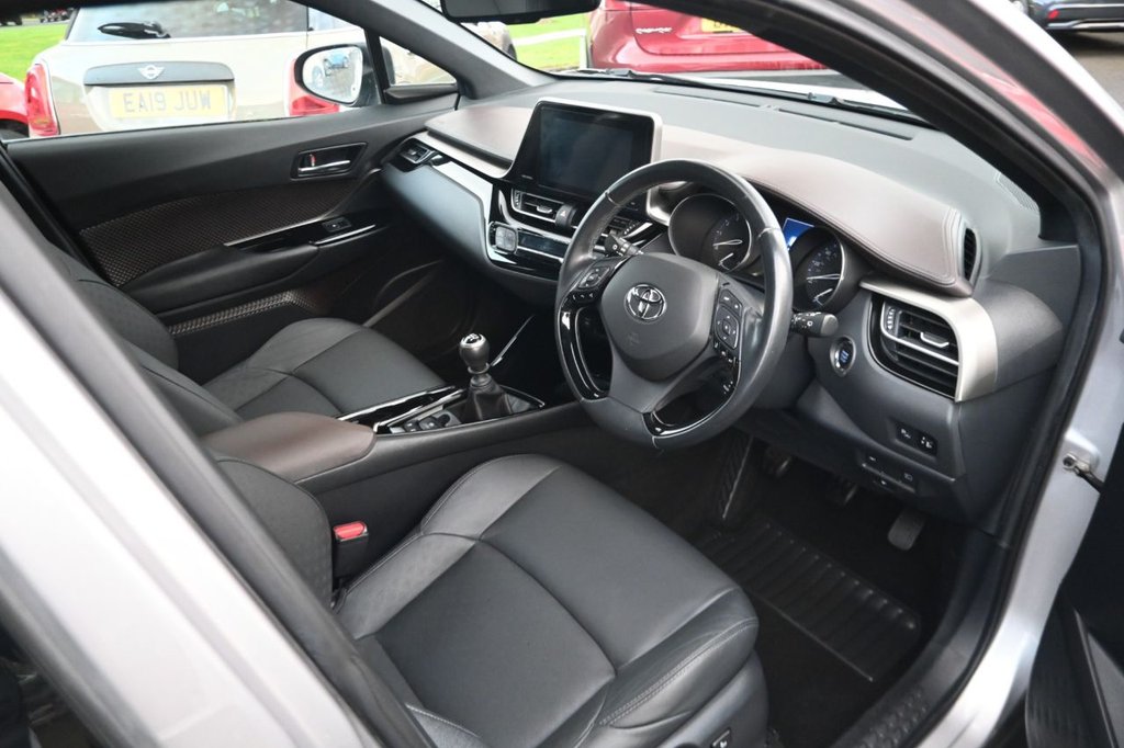 Used Toyota C-HR 2018 for sale - 76417549: Photo 5