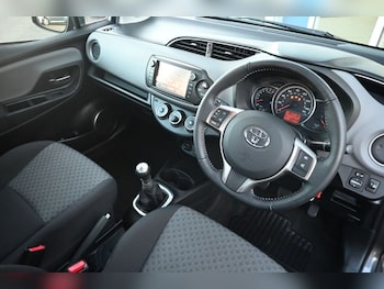 Used Toyota Yaris 2015 for sale - 76163467: Photo