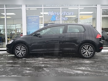 Used Volkswagen Golf 2018 for sale - 77452140: Photo