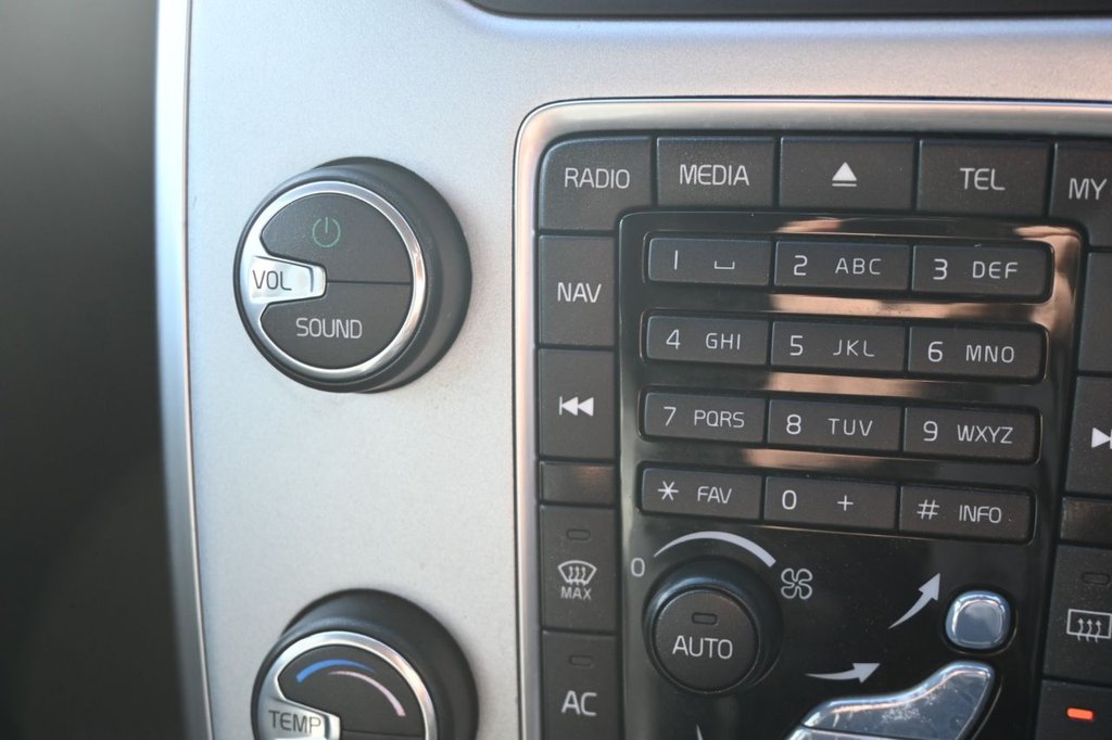 Used Volvo XC70 2014 for sale - 76119007: Photo 36