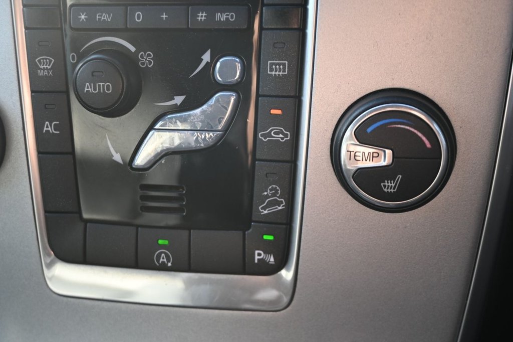 Used Volvo XC70 2014 for sale - 76119007: Photo 38