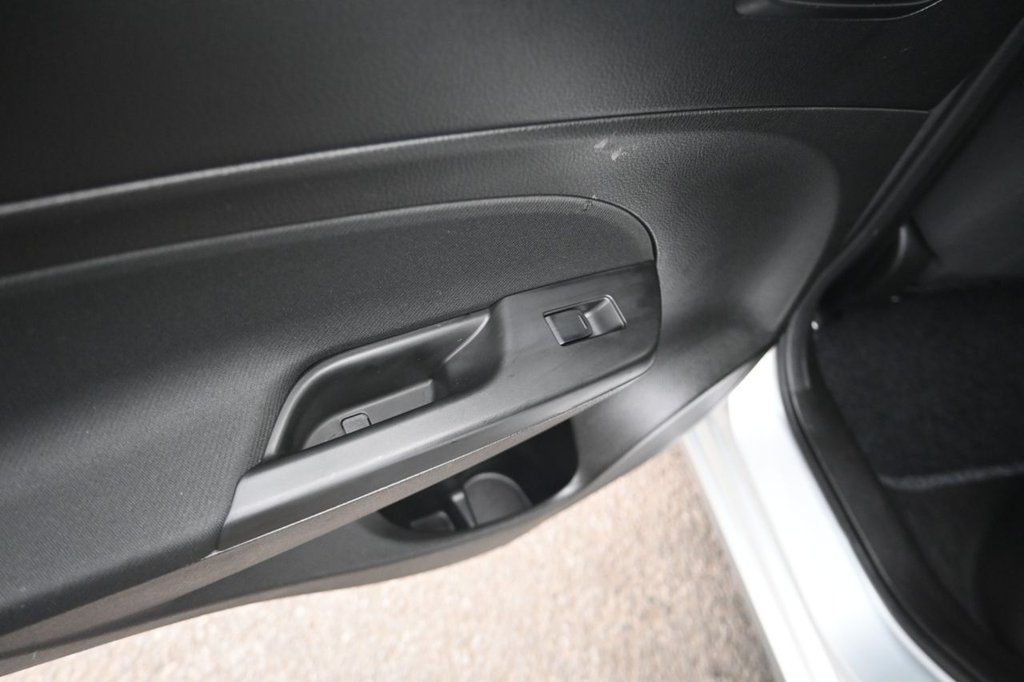 Used Suzuki Swift 2015 for sale - 76416902: Photo 32