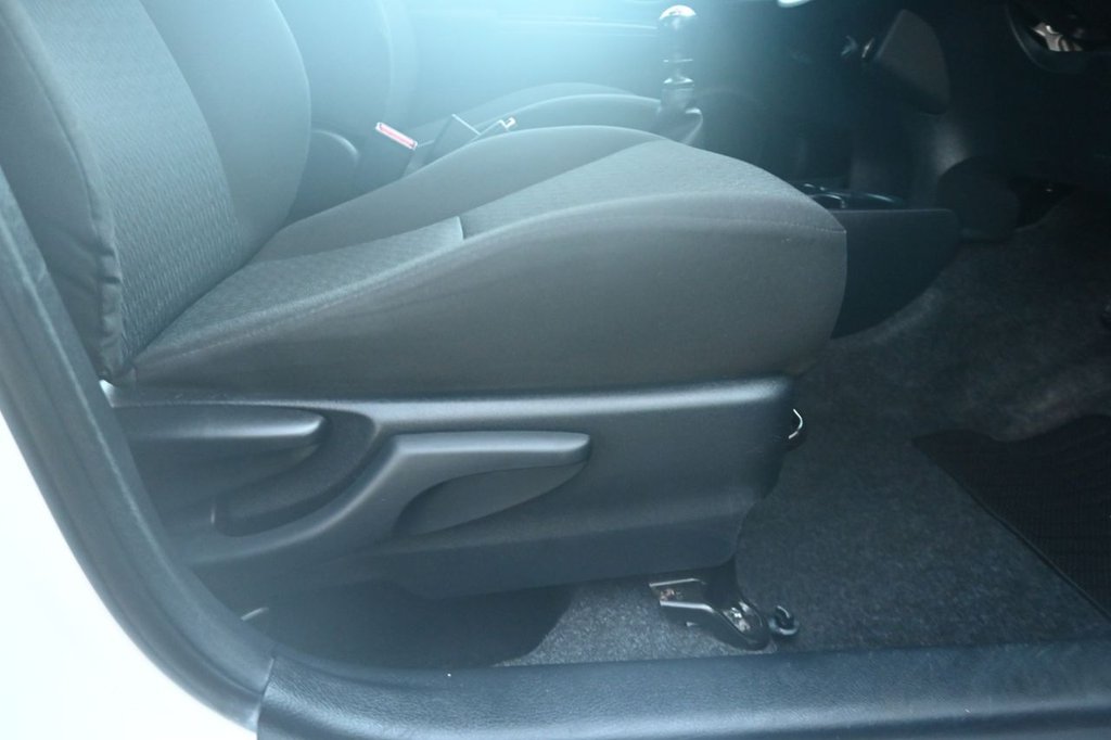 Used Toyota Yaris 2011 for sale - 77408552: Photo 17