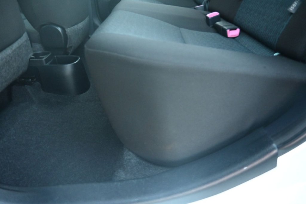 Used Toyota Yaris 2011 for sale - 77408552: Photo 24