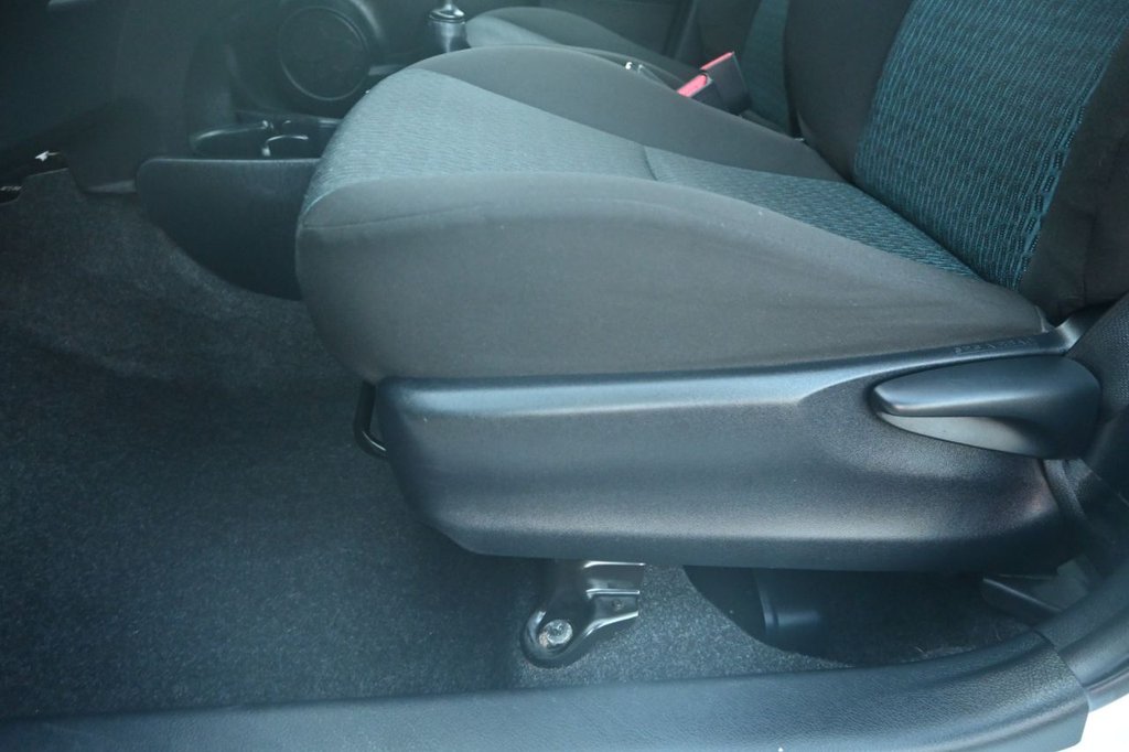 Used Toyota Yaris 2011 for sale - 77408552: Photo 27