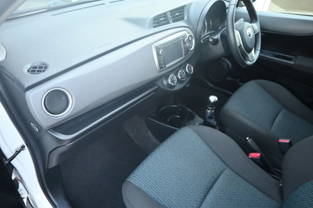 Used Toyota Yaris 2011 for sale - 77408552: Photo 29