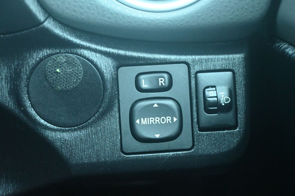 Used Toyota Yaris 2011 for sale - 77408552: Photo 39