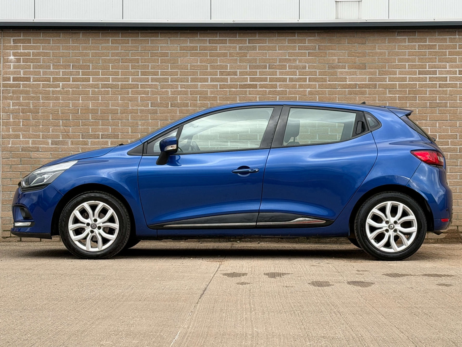 Used Renault Clio 2017 for sale - 77794767: Photo 3