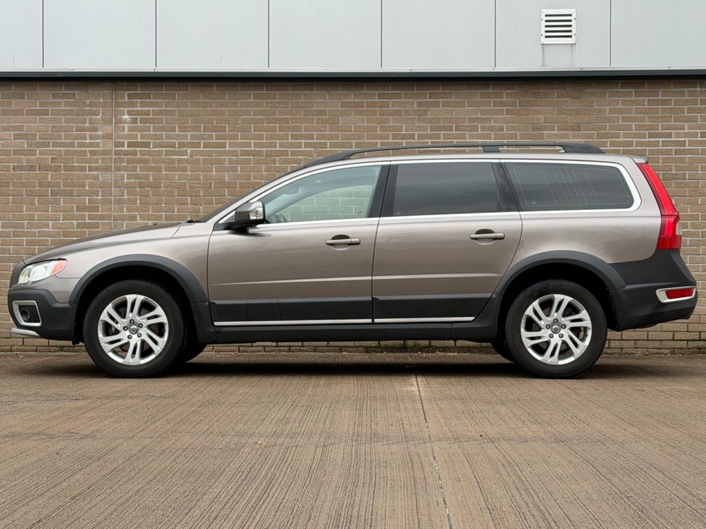 Used Volvo XC70 2012 for sale - 76841330: Photo 3