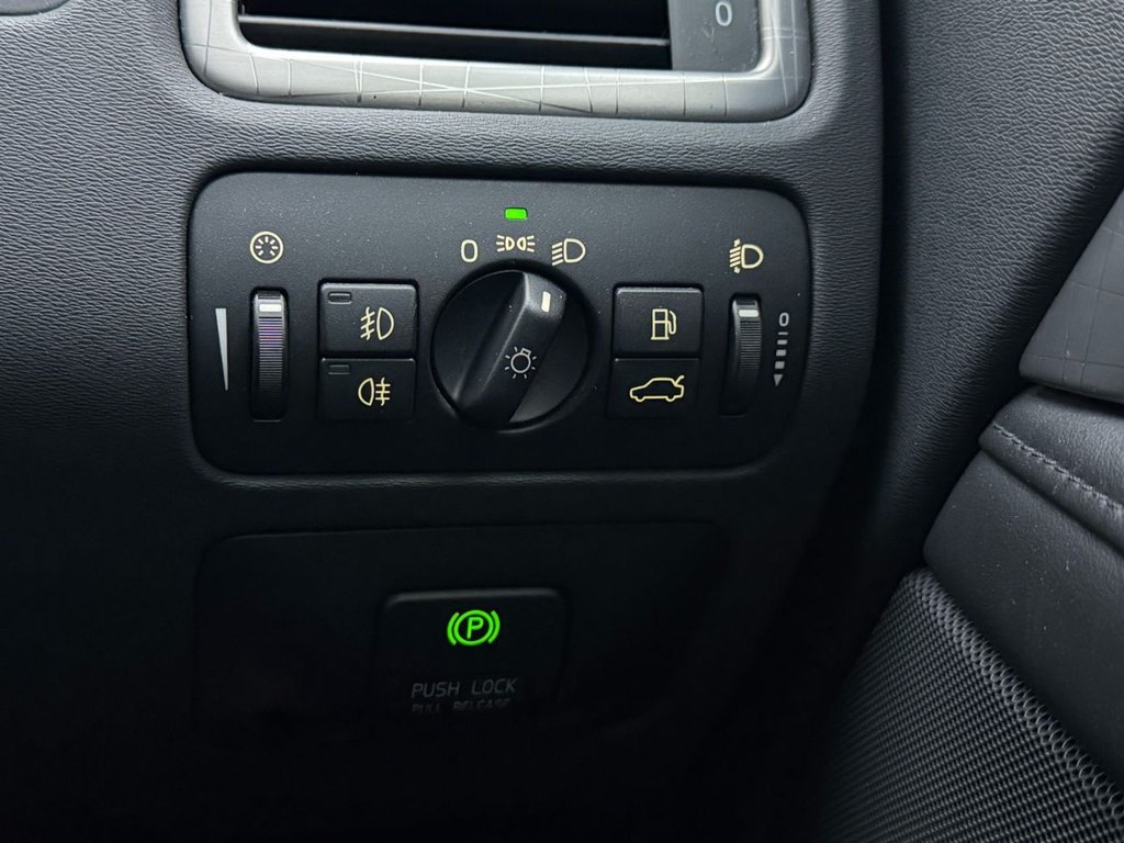 Used Volvo XC70 2012 for sale - 76841330: Photo 41