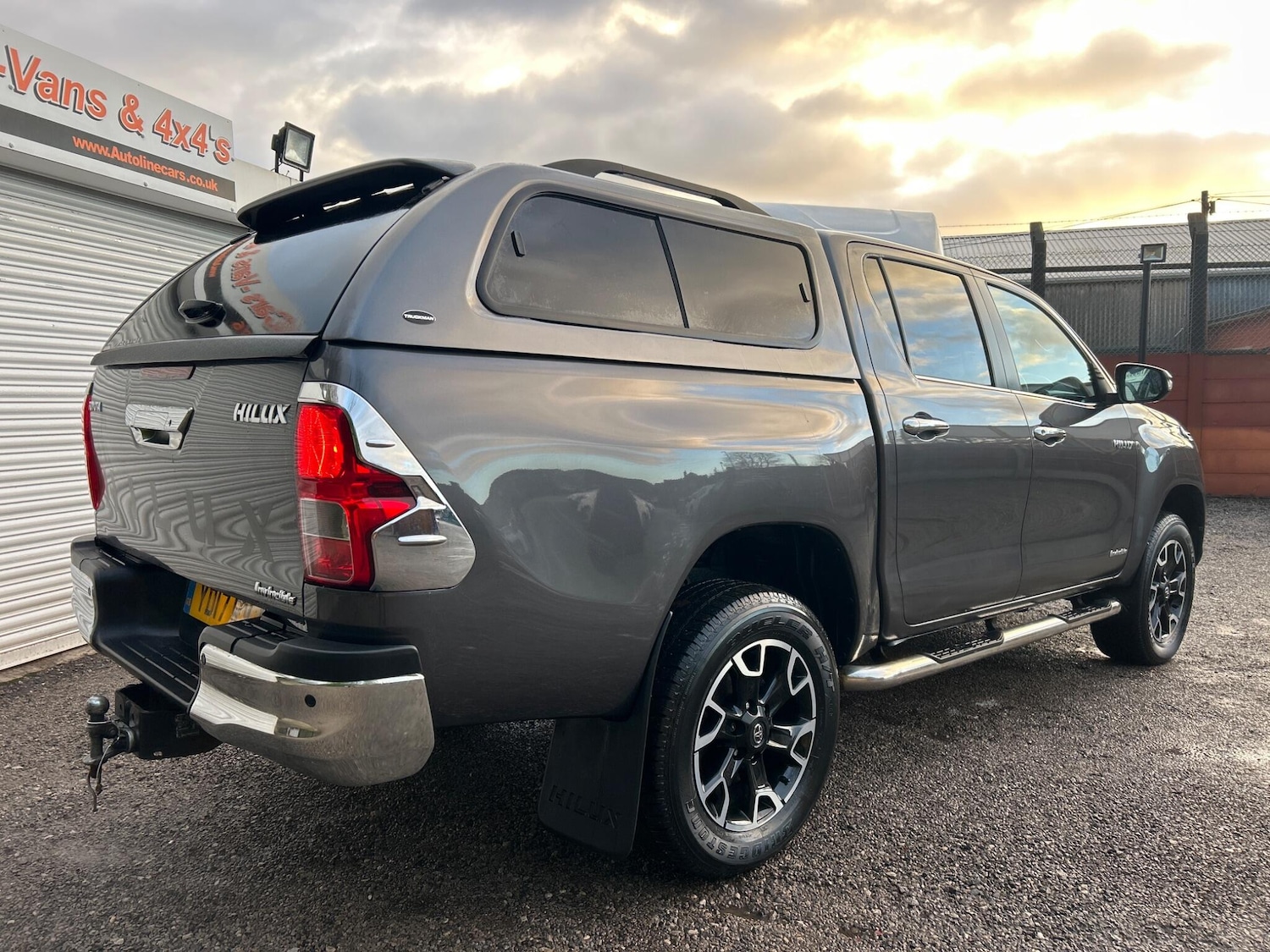Used Toyota Hilux 2017 for sale - 76993504: Photo 4