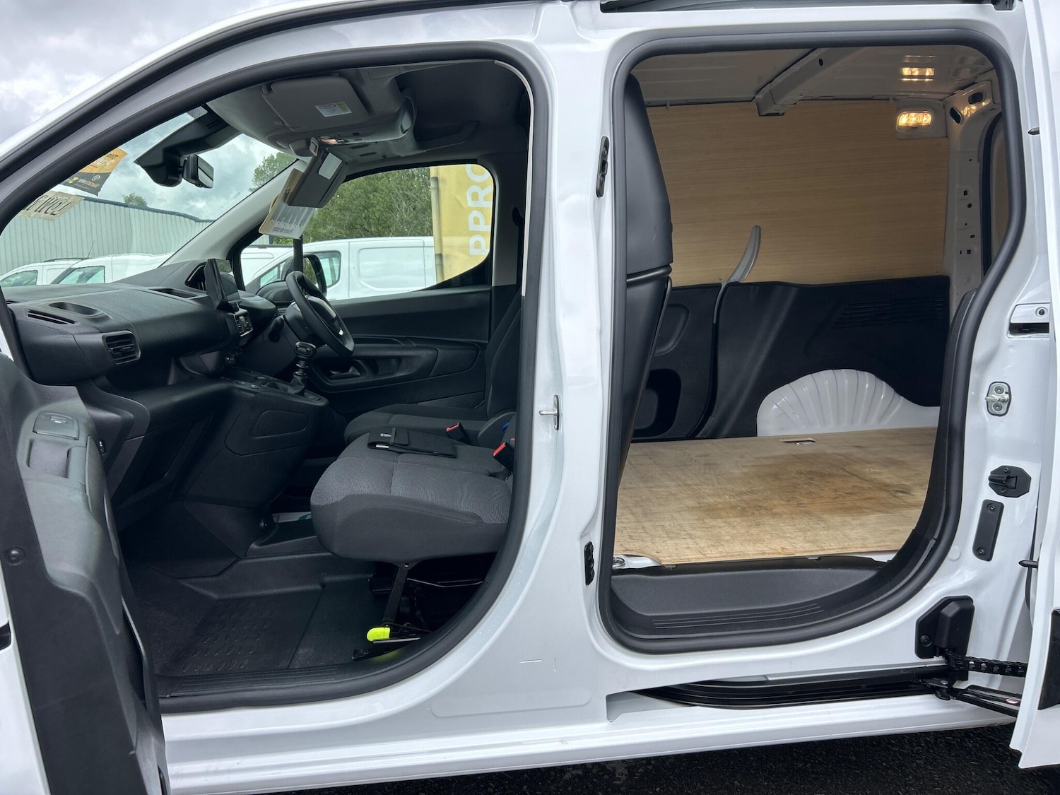 Used Peugeot Partner 2024 for sale - 76260517: Photo 3