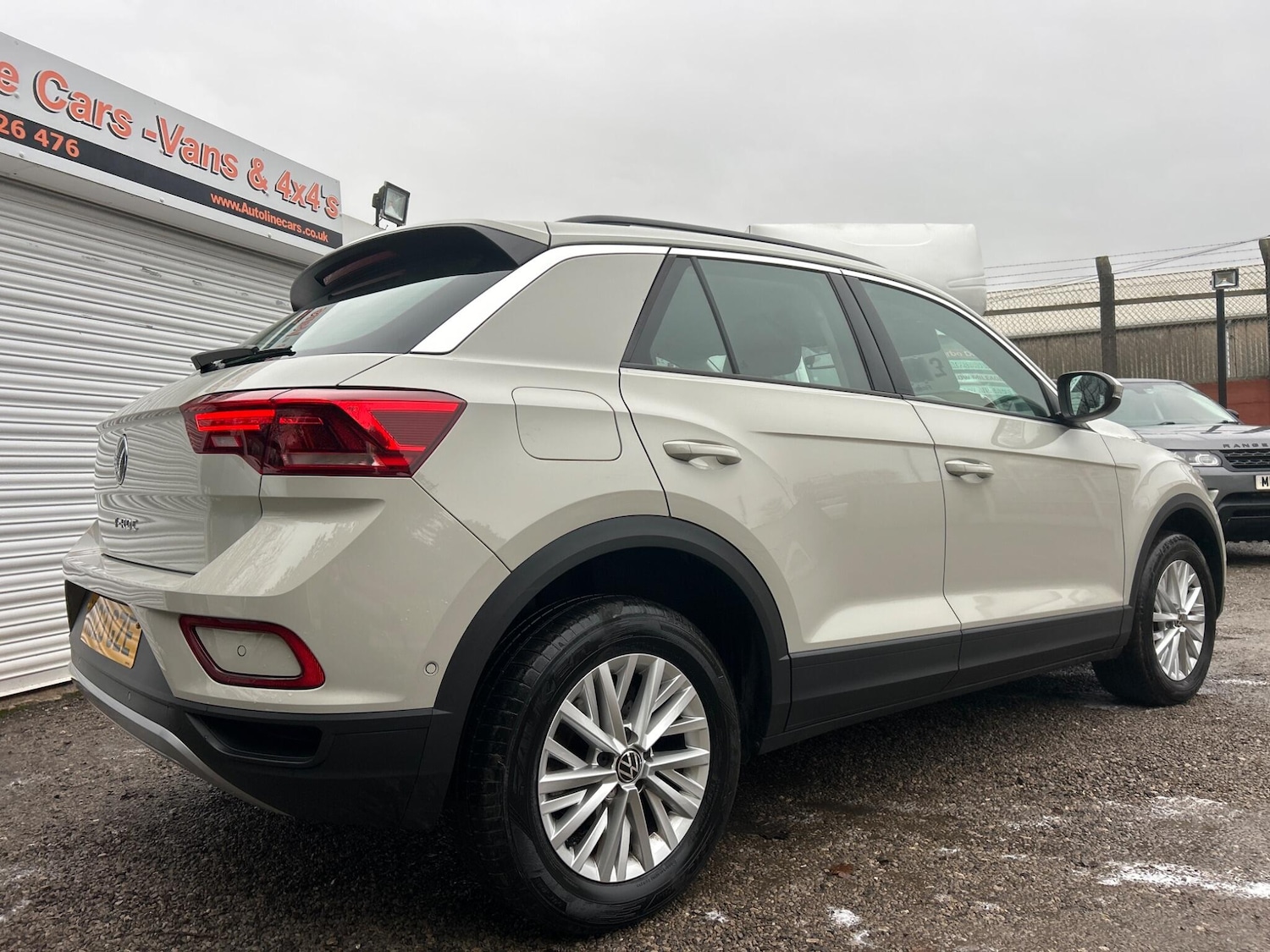 Used Volkswagen T-Roc 2023 for sale - 77143969: Photo 3
