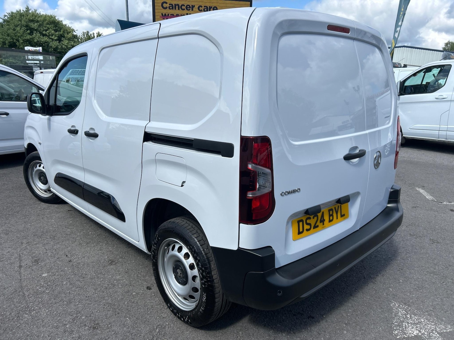 Used Vauxhall Combo 2024 for sale - 76260577: Photo 3
