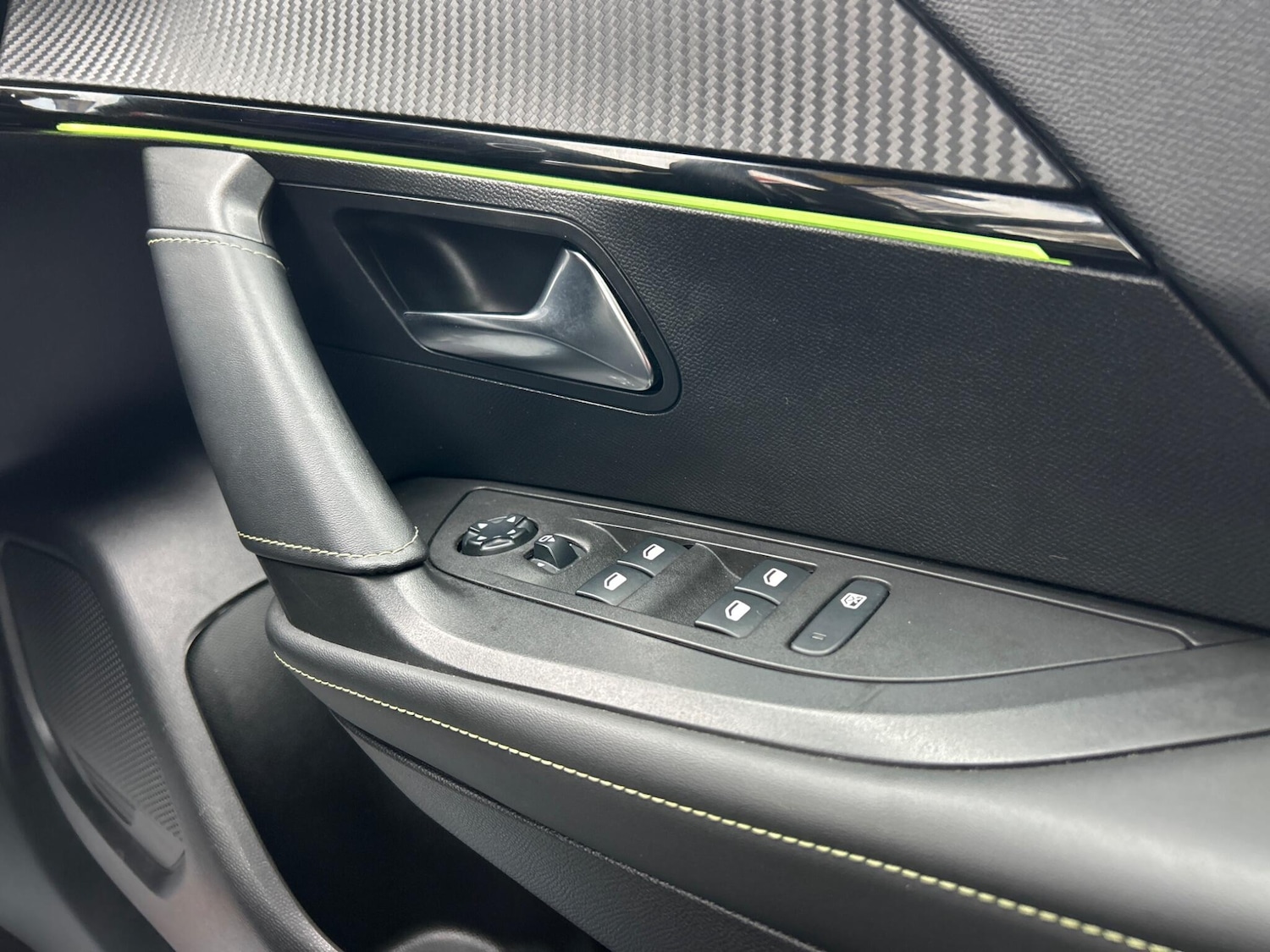 Used Peugeot 2008 2020 for sale - 76561232: Photo 11