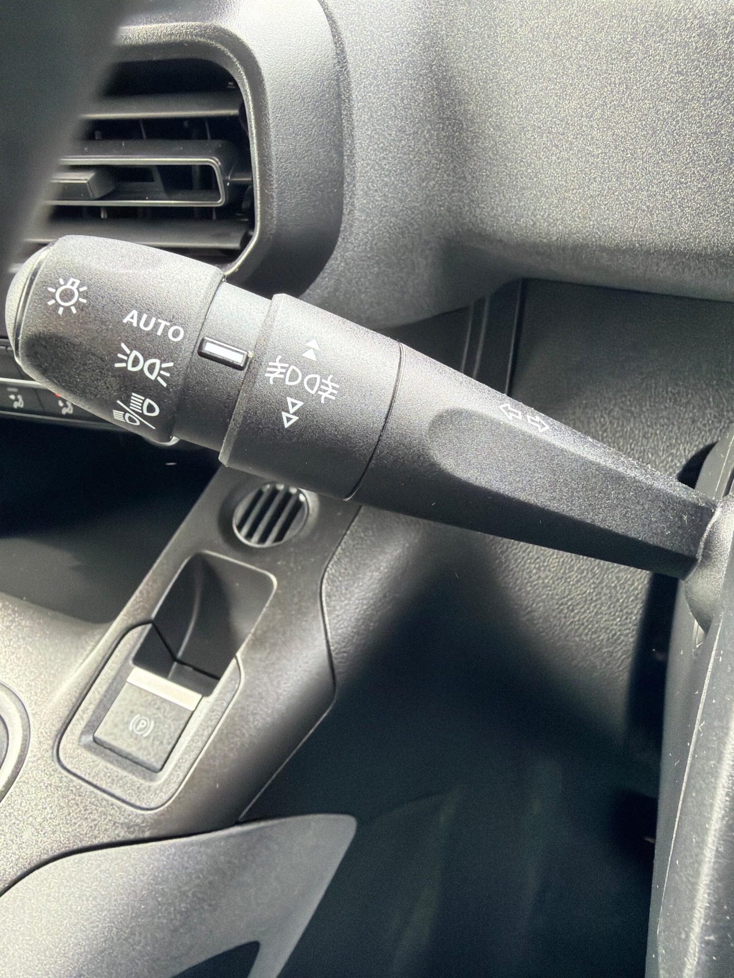 Used Peugeot e-Rifter 2025 for sale - 78170905: Photo 10