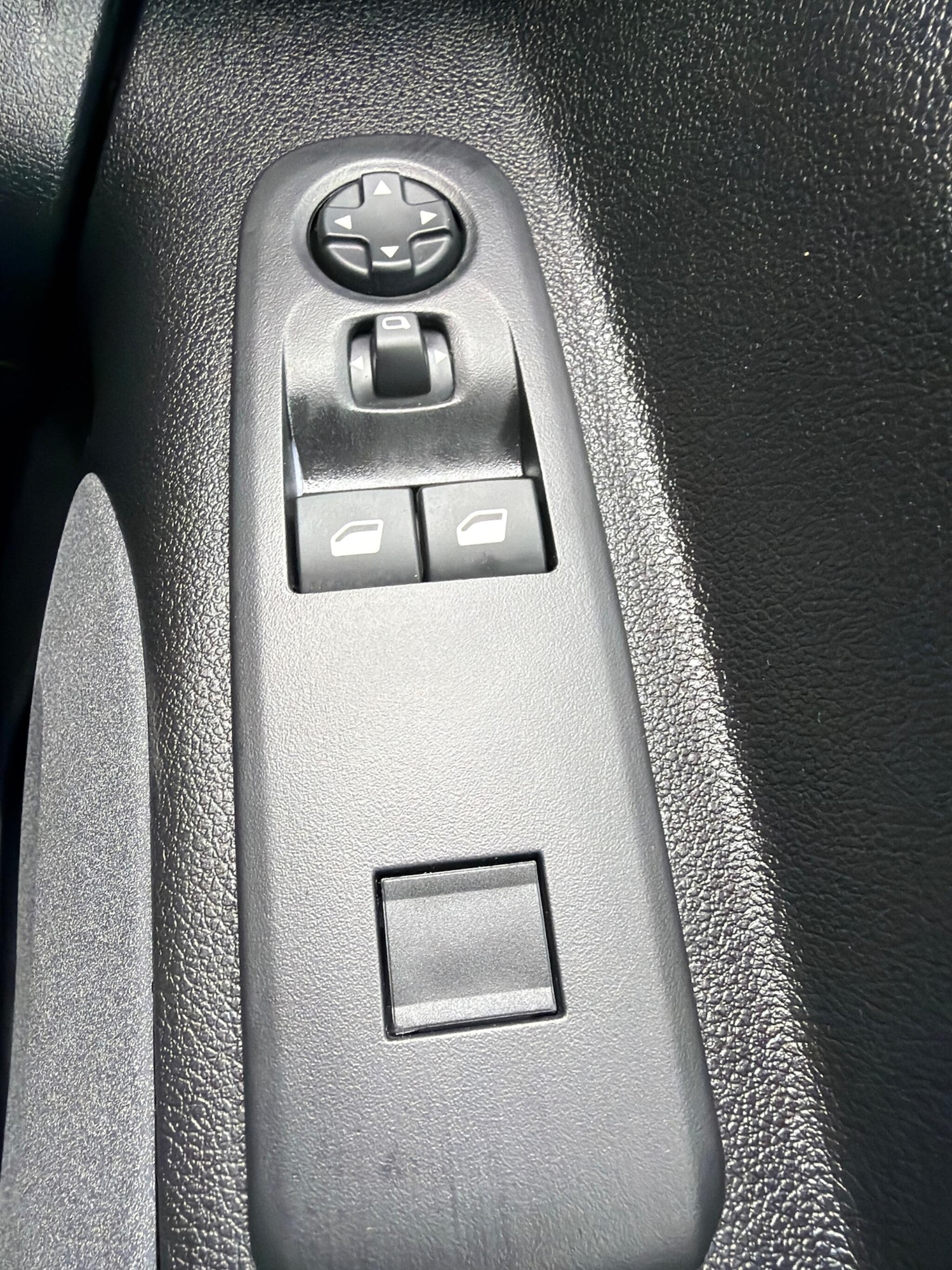 Used Peugeot e-Rifter 2025 for sale - 78170905: Photo 12