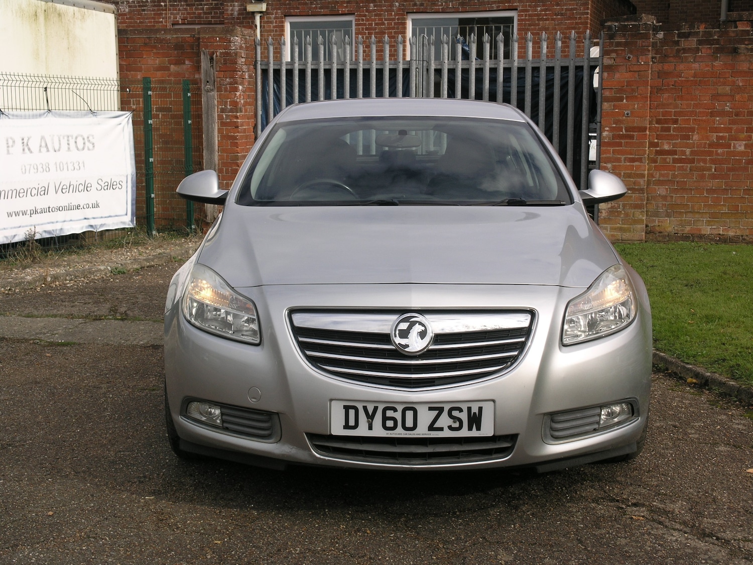 Used Vauxhall Insignia 2010 for sale - 77461661: Photo 2