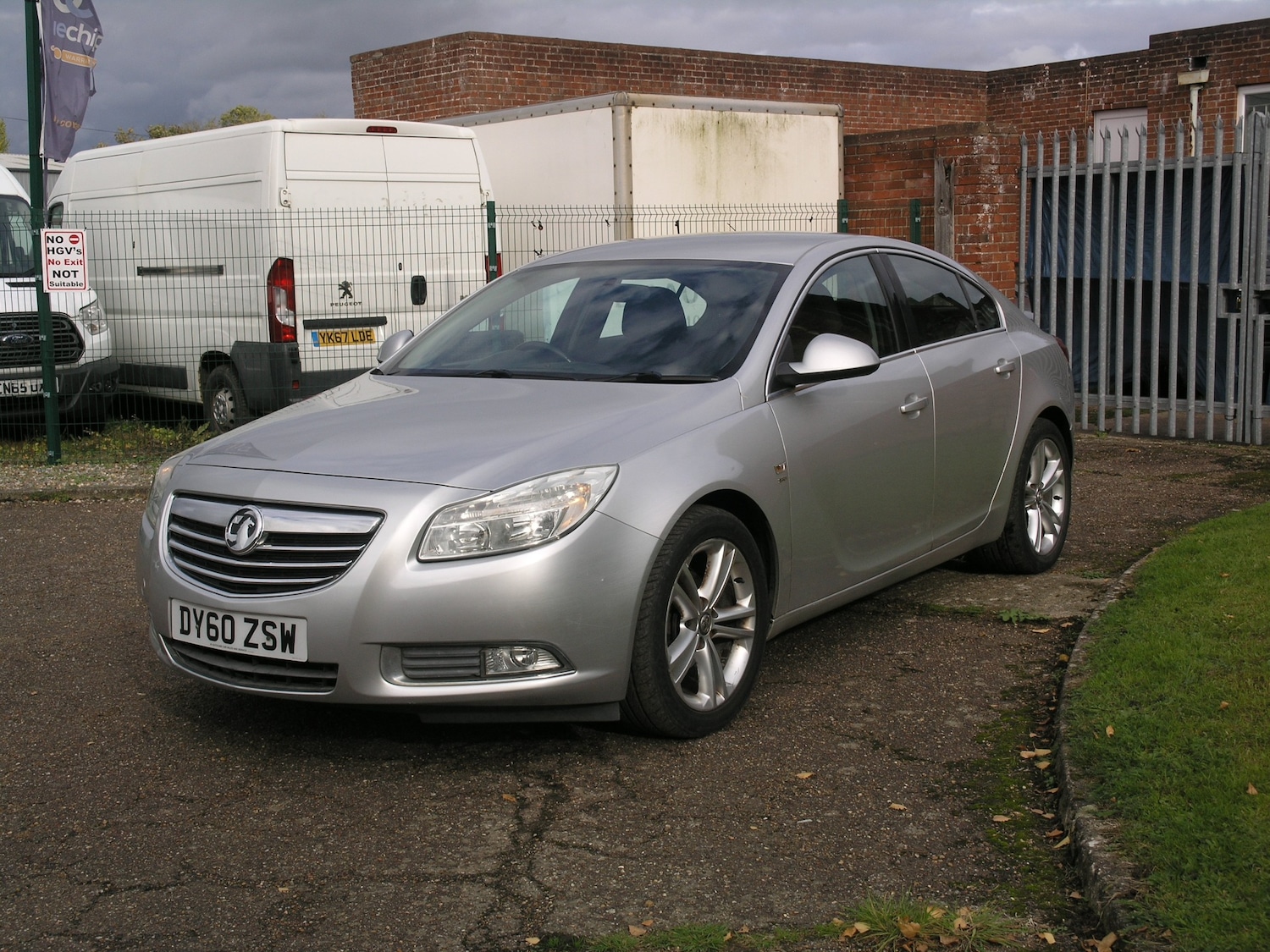 Used Vauxhall Insignia 2010 for sale - 77461661: Photo 3