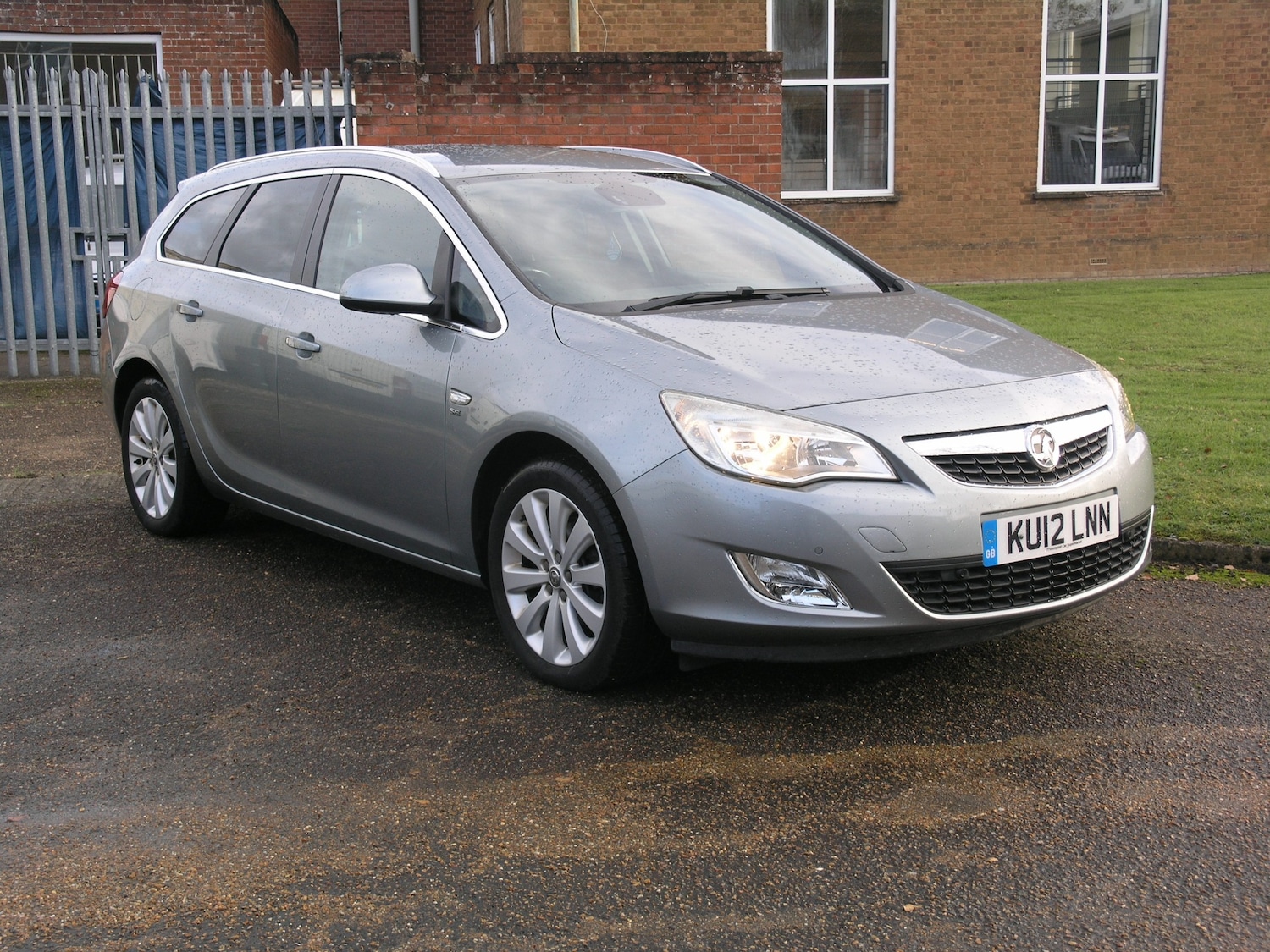 Used Vauxhall Astra 2012 for sale - 76614790: Photo 1