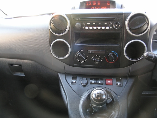 Used Peugeot Partner 2017 for sale - 76048727: Photo 15