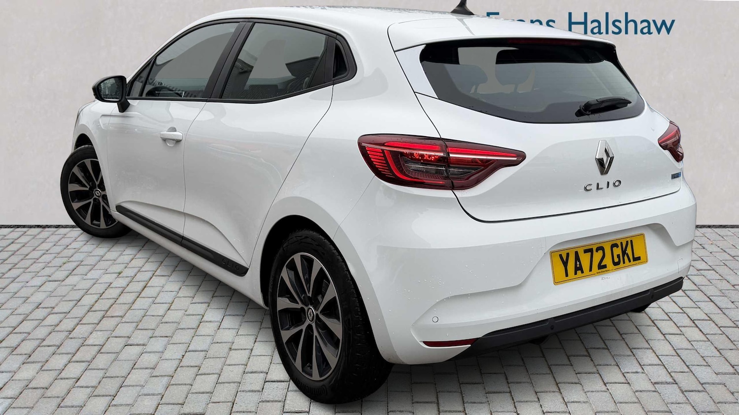 Used Renault Clio 2023 for sale - 77334102: Photo 2