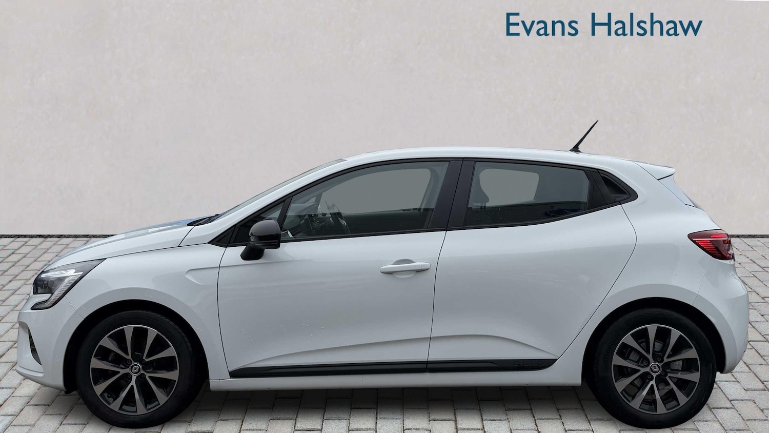 Used Renault Clio 2023 for sale - 77334102: Photo 3