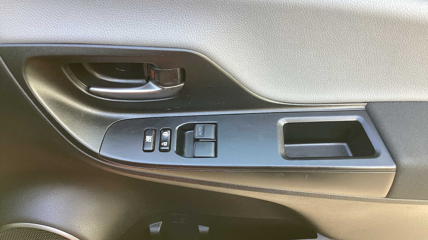 Used Toyota Yaris 2016 for sale - 76351633: Photo 11