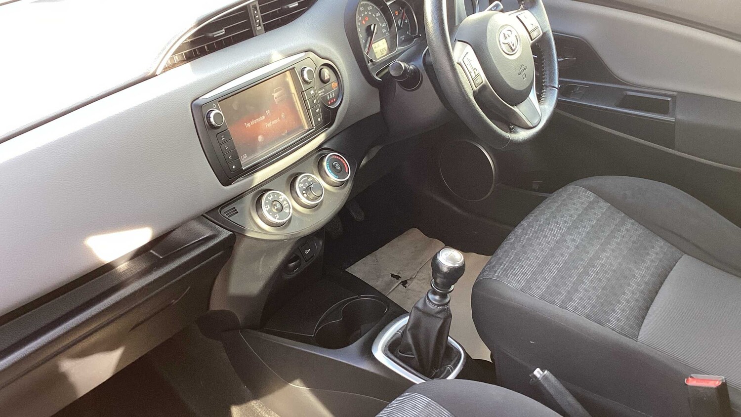 Used Toyota Yaris 2016 for sale - 76351633: Photo 18