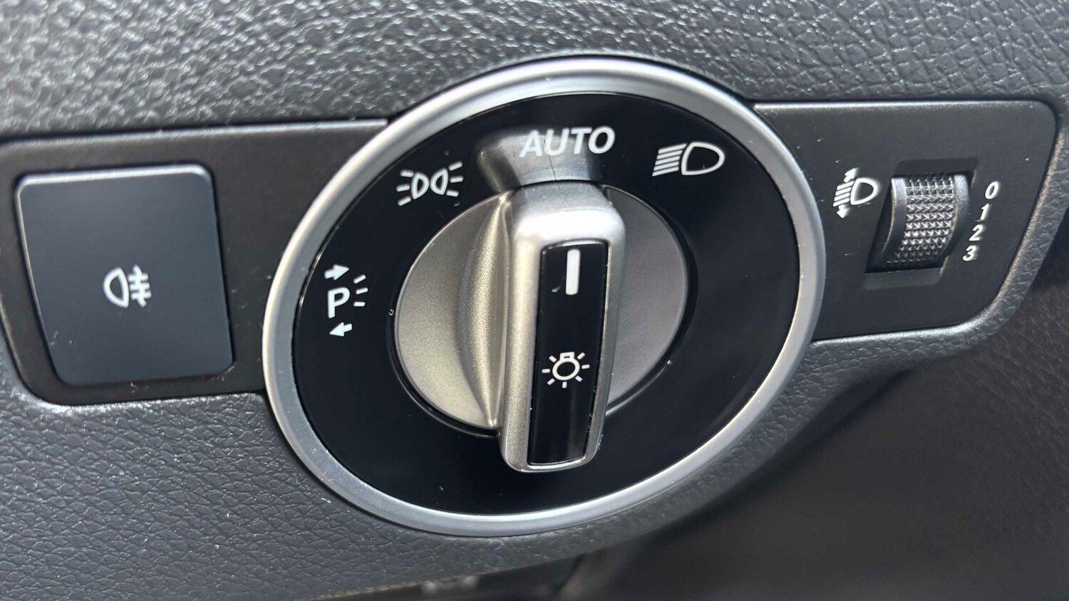 Used Mercedes-Benz A-Class 2015 for sale - 77972470: Photo 20