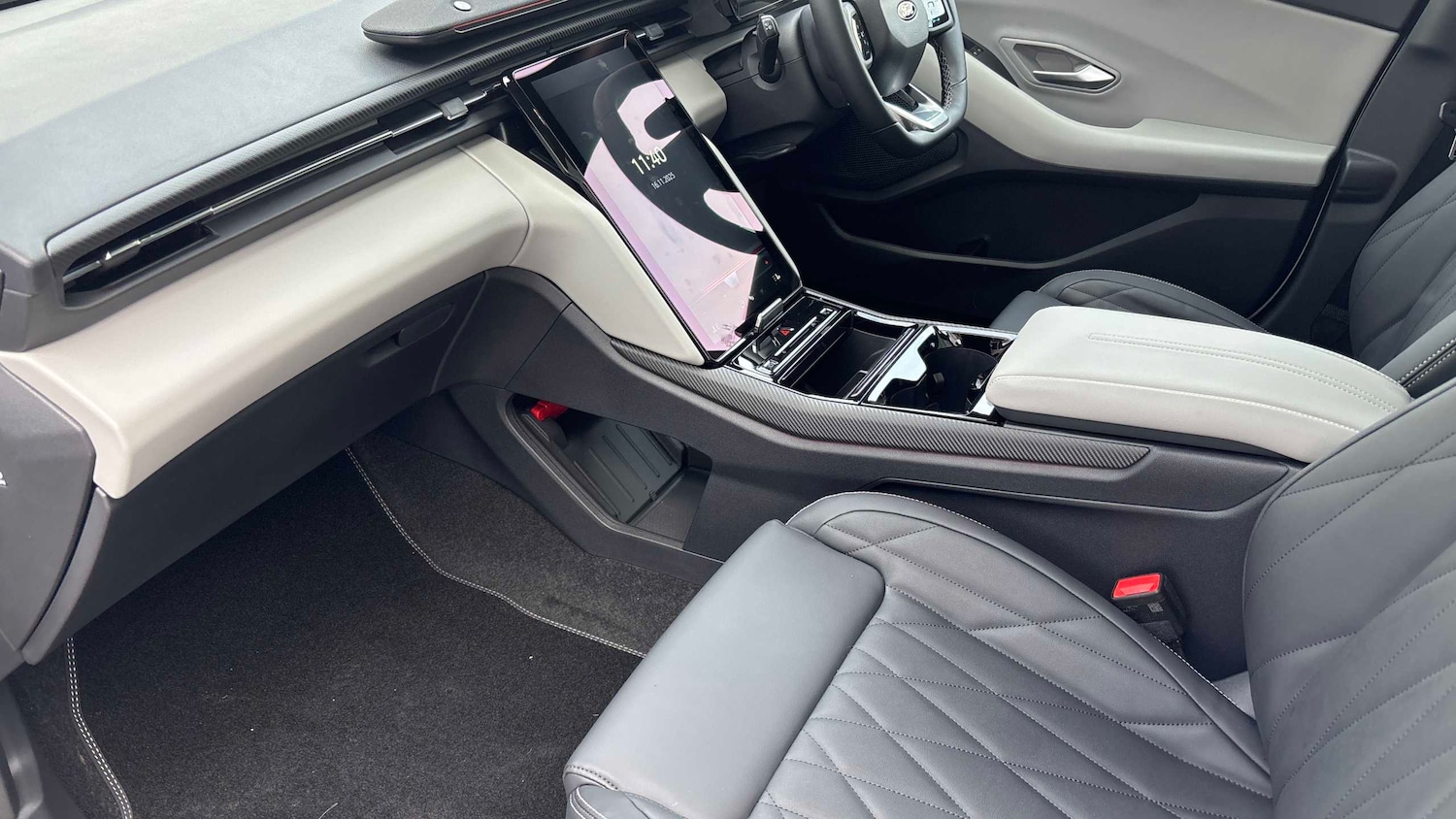 Used Ford Explorer 2025 for sale - 77389887: Photo 16