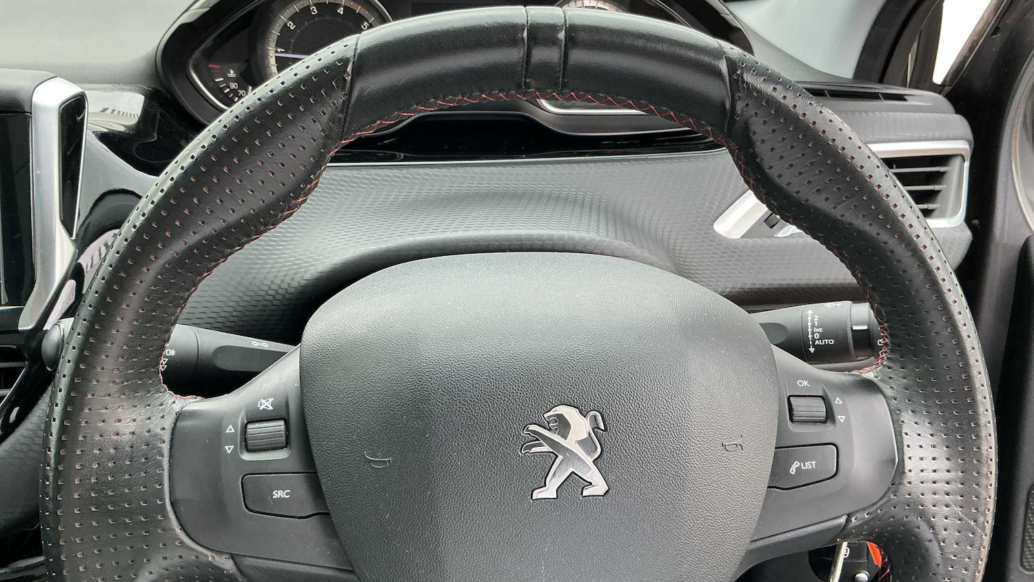 Used Peugeot 2008 2017 for sale - 76351599: Photo 12