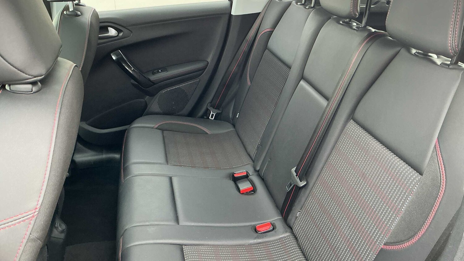 Used Peugeot 2008 2017 for sale - 76351599: Photo 18