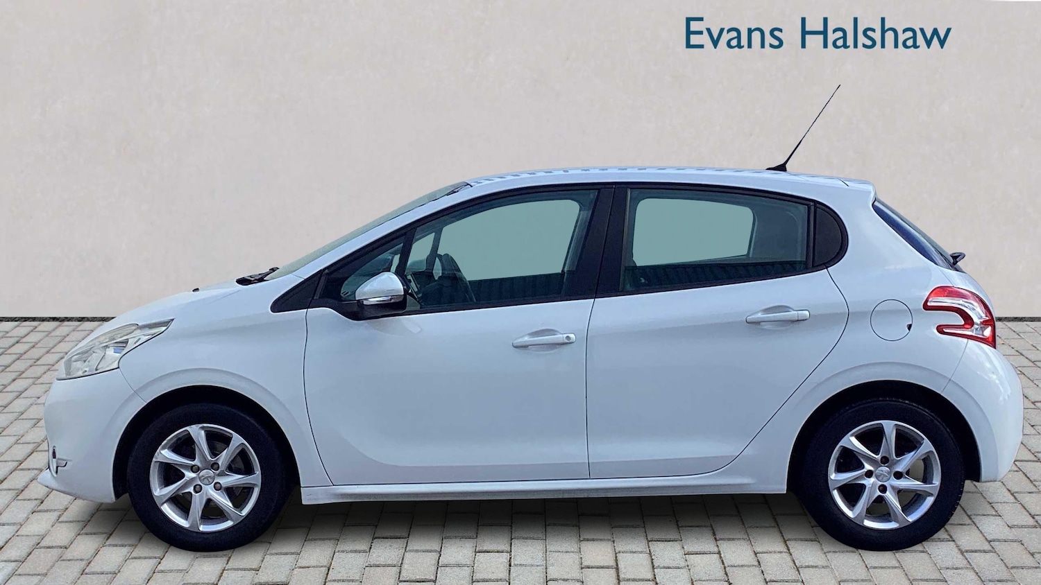 Used Peugeot 208 2015 for sale - 76351712: Photo 4