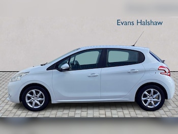 Used Peugeot 208 2015 for sale - 76351712: Photo
