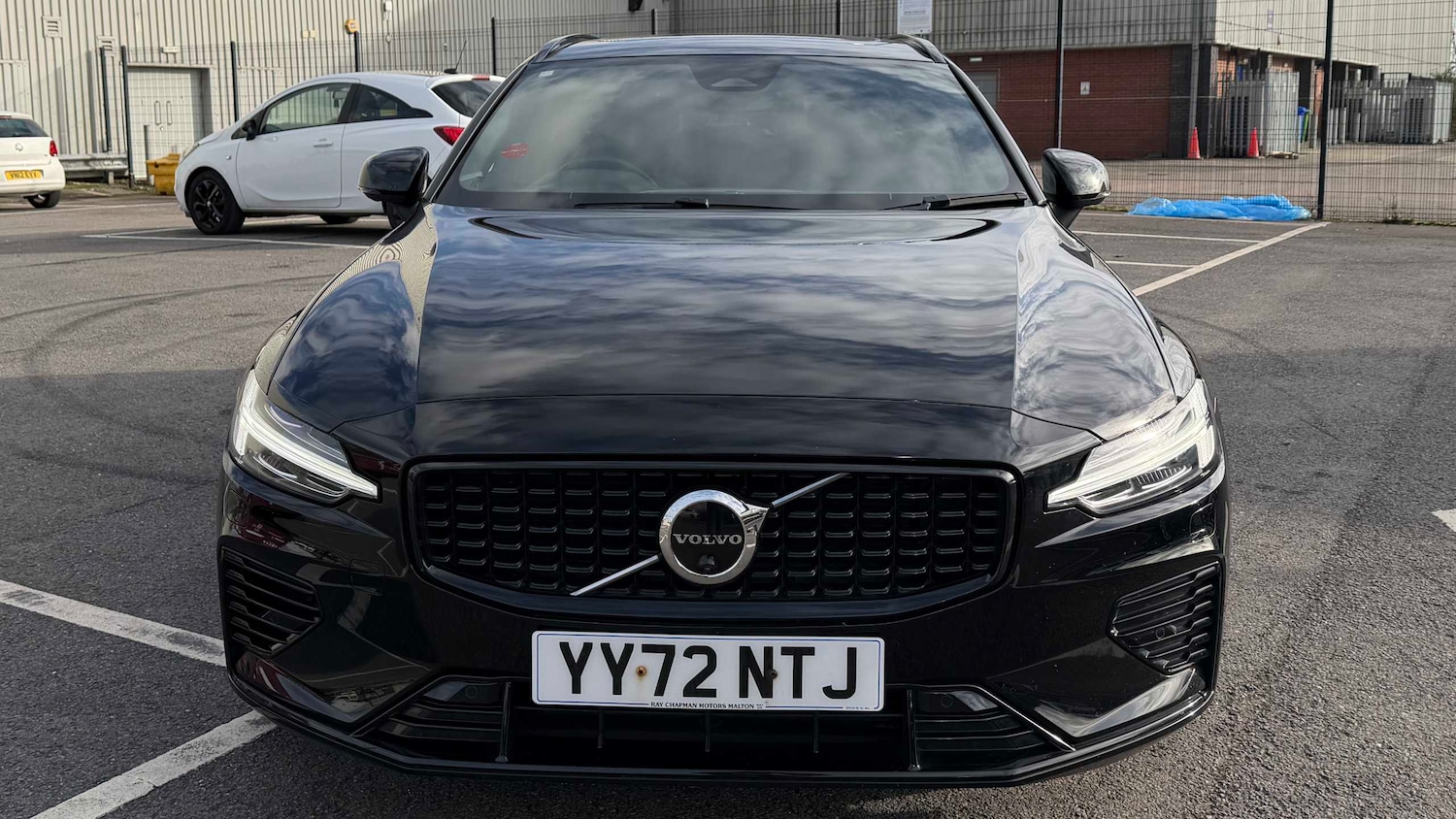 Used Volvo V60 2022 for sale - 78037522: Photo 4
