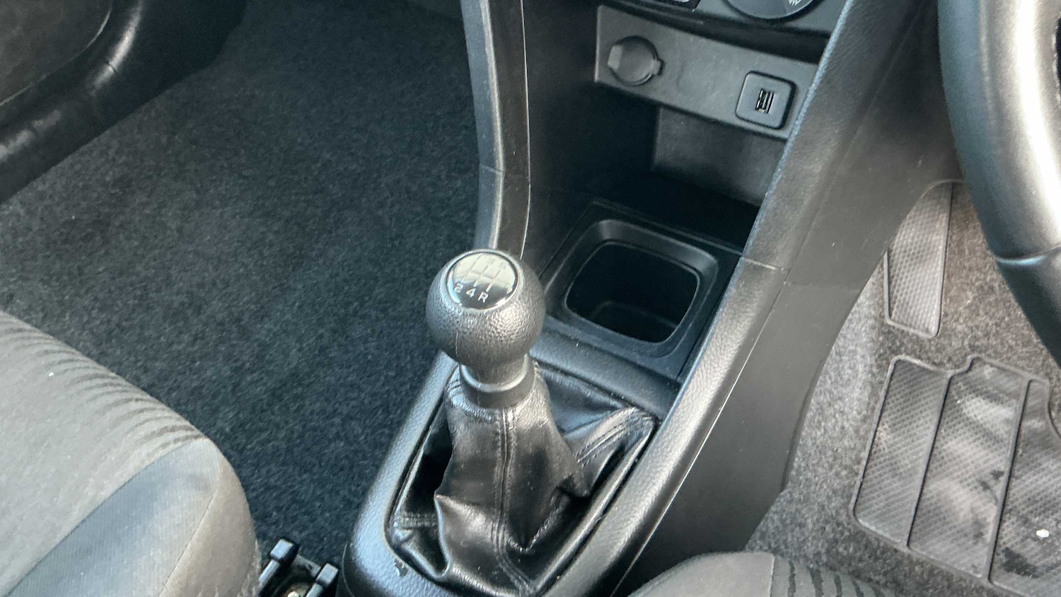 Used Suzuki Swift 2015 for sale - 76875751: Photo 9