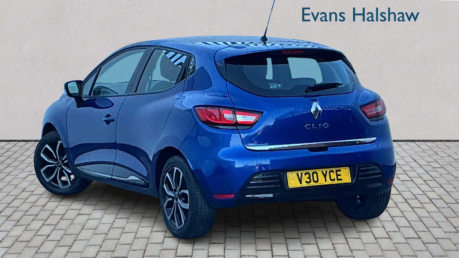 Used Renault Clio 2018 for sale - 77112310: Photo 2