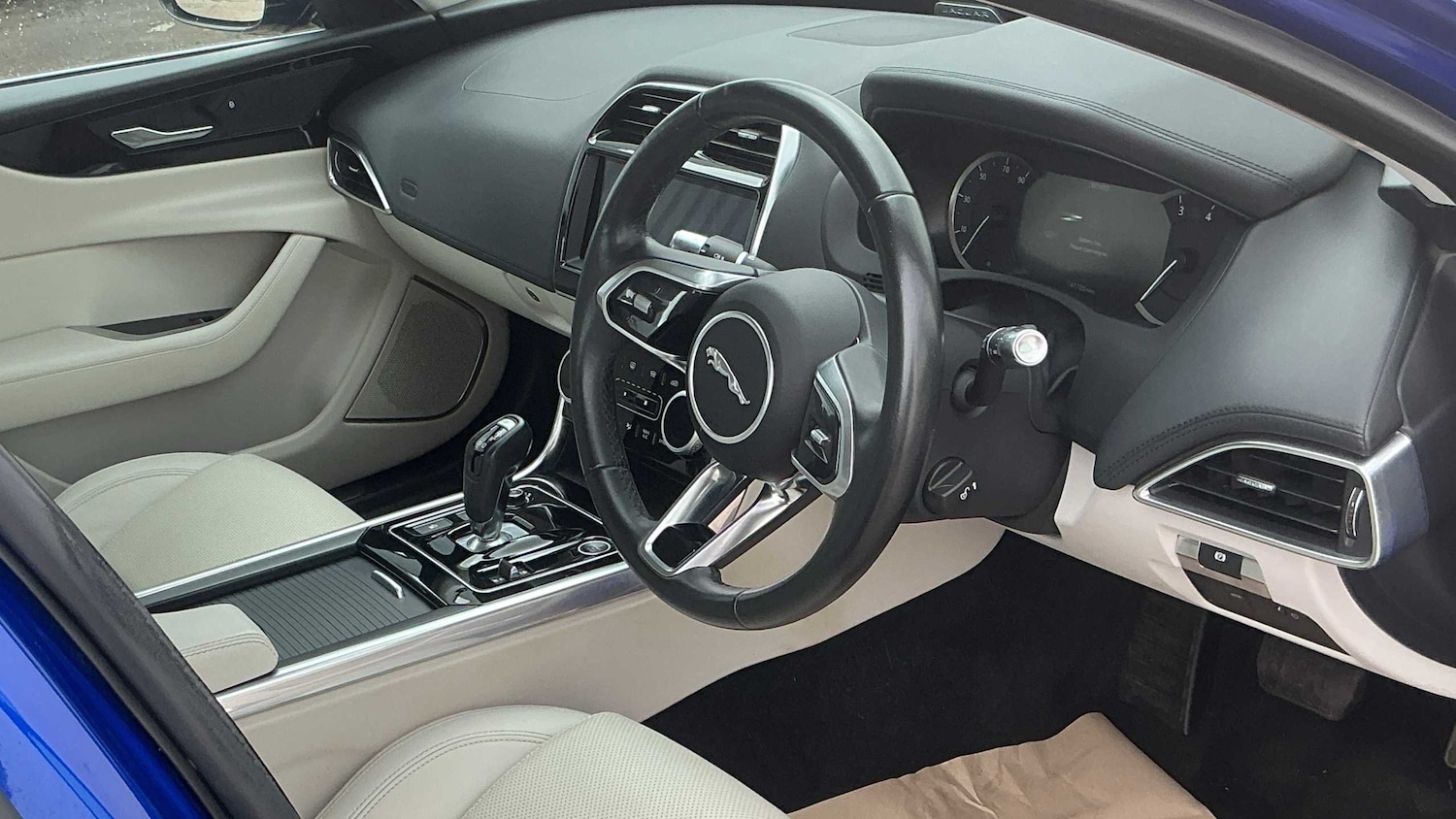 Used Jaguar XE 2020 for sale - 76576023: Photo 9