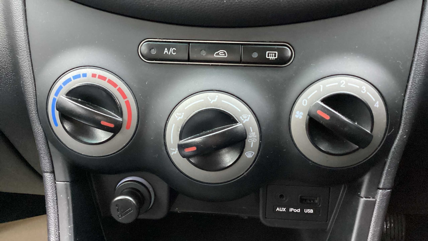 Used Hyundai i10 2013 for sale - 76524036: Photo 18