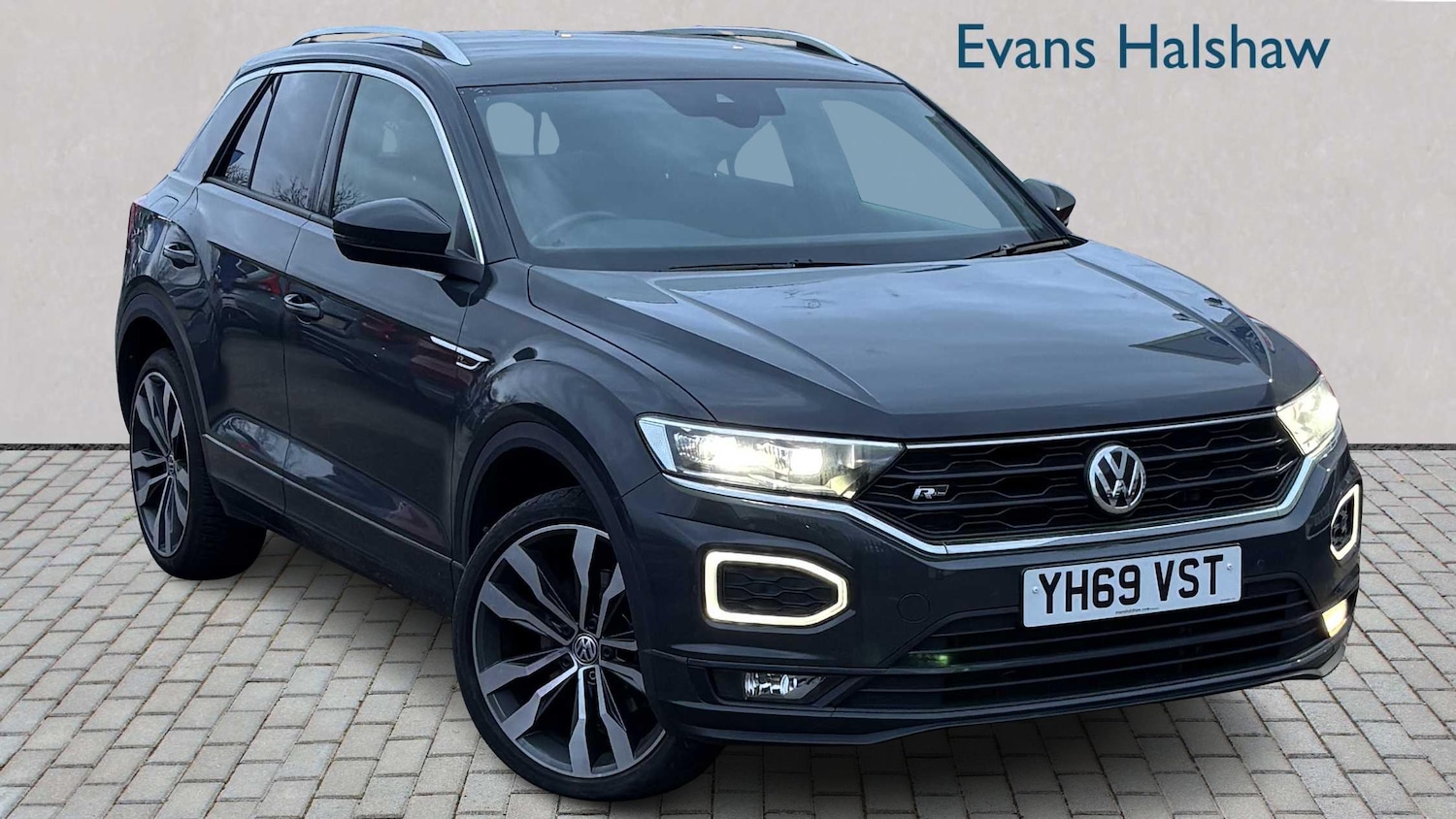 Used Volkswagen T-Roc 2019 for sale - 76902444: Photo 1