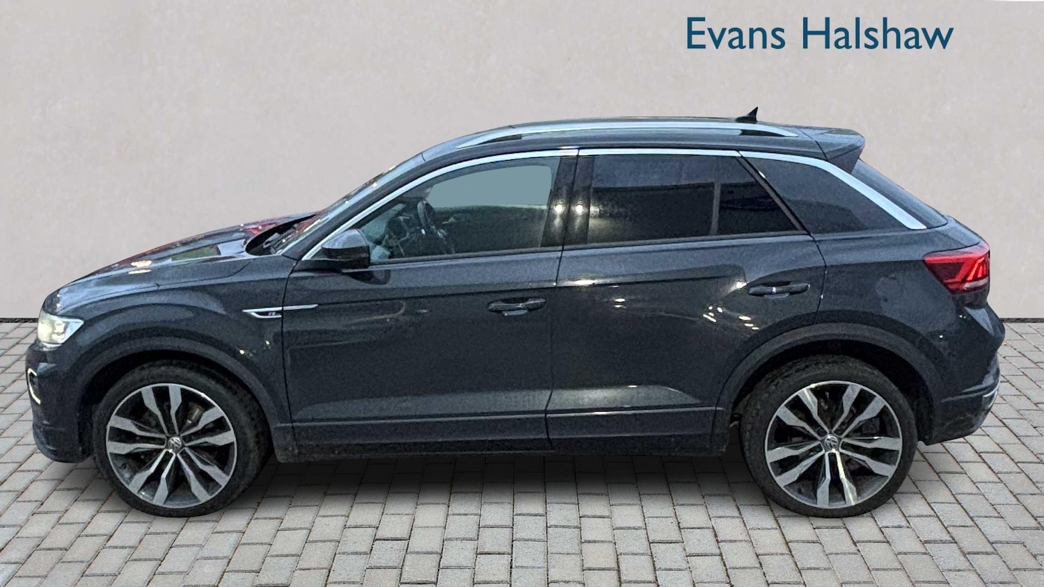 Used Volkswagen T-Roc 2019 for sale - 76902444: Photo 3