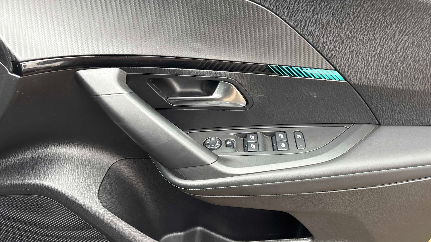 Used Peugeot 2008 2021 for sale - 76475972: Photo 9