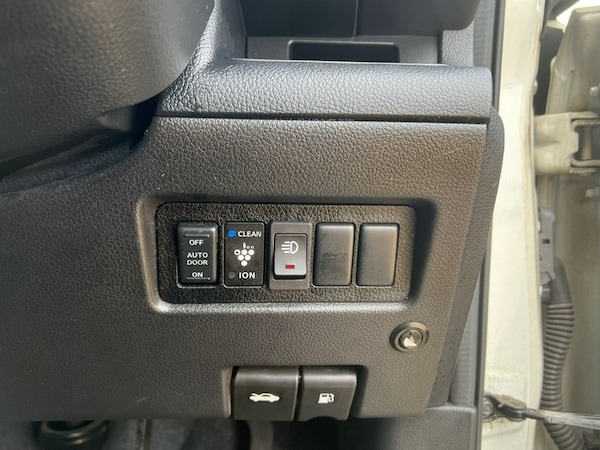 Used Nissan Serena 2010 for sale - 73065017: Photo 4