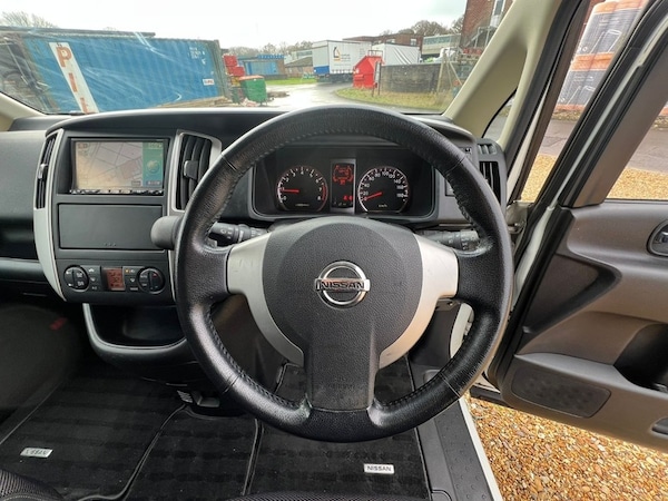 Used Nissan Serena 2010 for sale - 73065017: Photo 5