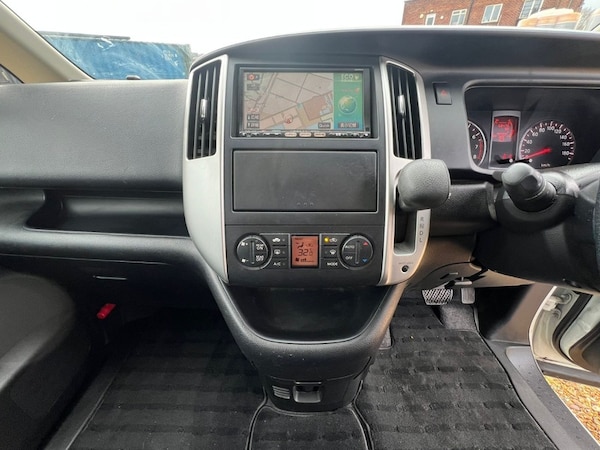 Used Nissan Serena 2010 for sale - 73065017: Photo 7