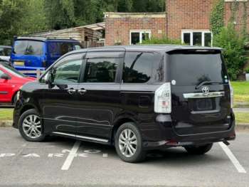 Used Toyota Voxy  for sale - 75033169: Photo