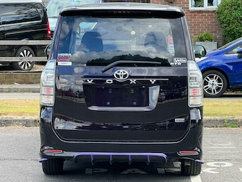 Used Toyota Voxy  for sale - 75171922: Photo